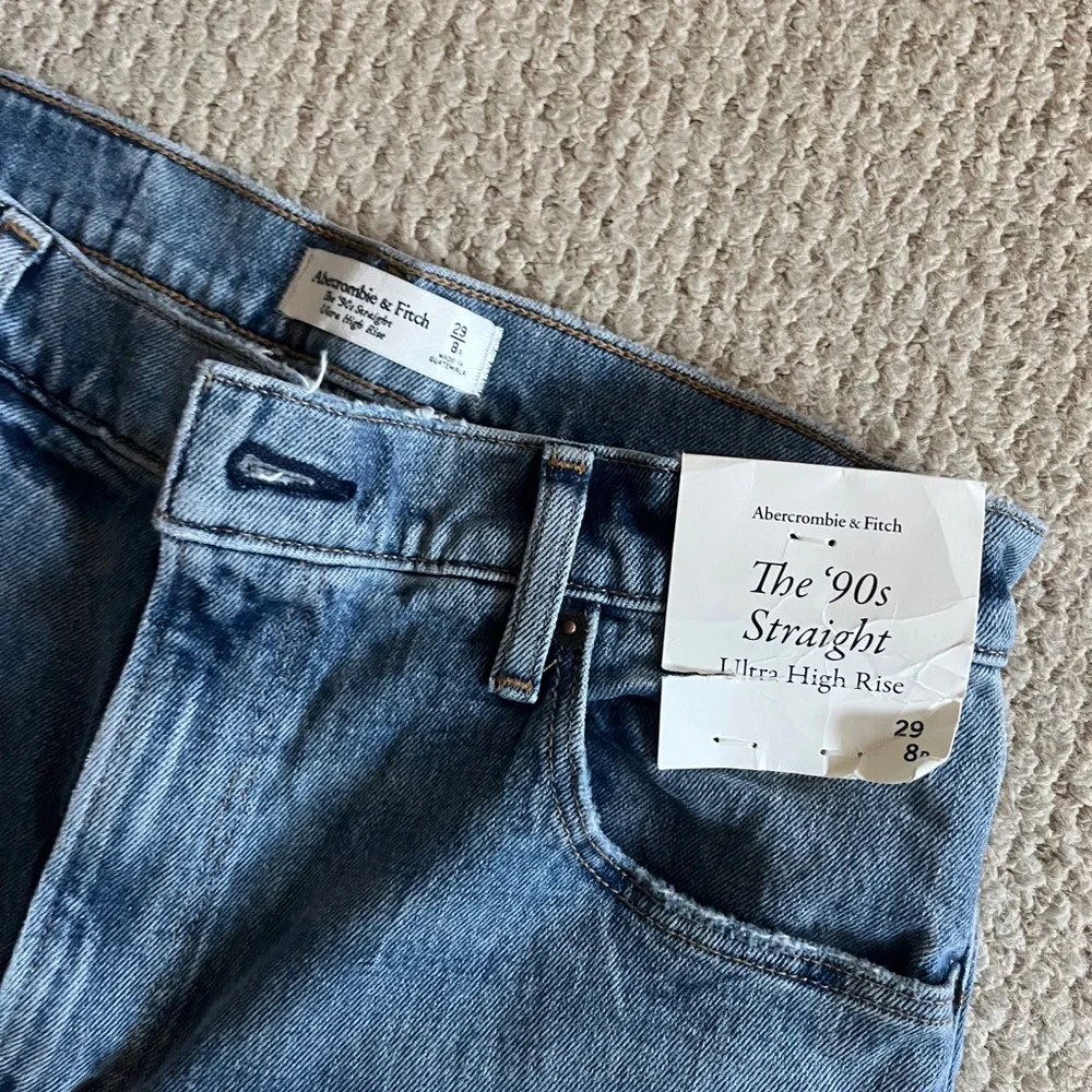 Abercrombie 90’s Straight High-Rise Jeans - Picture 4 of 5